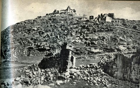Aspecto del cerro tras el asedio